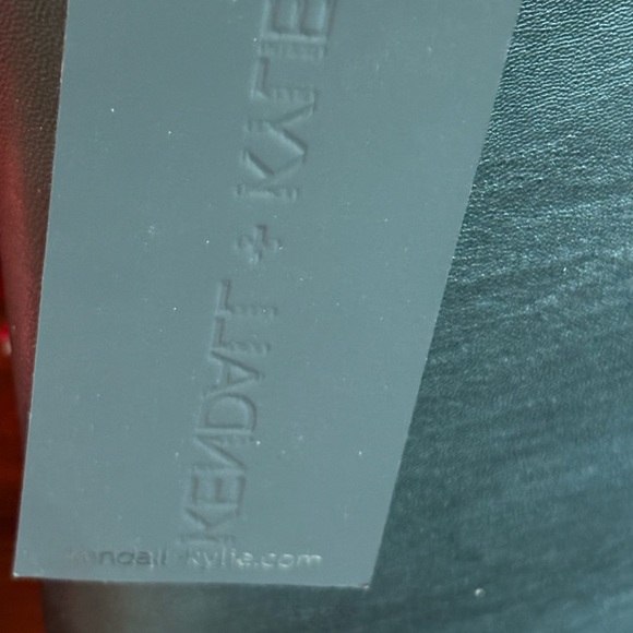 Kendall & Kylie Black Crossbody Bag - Picture 2 of 9